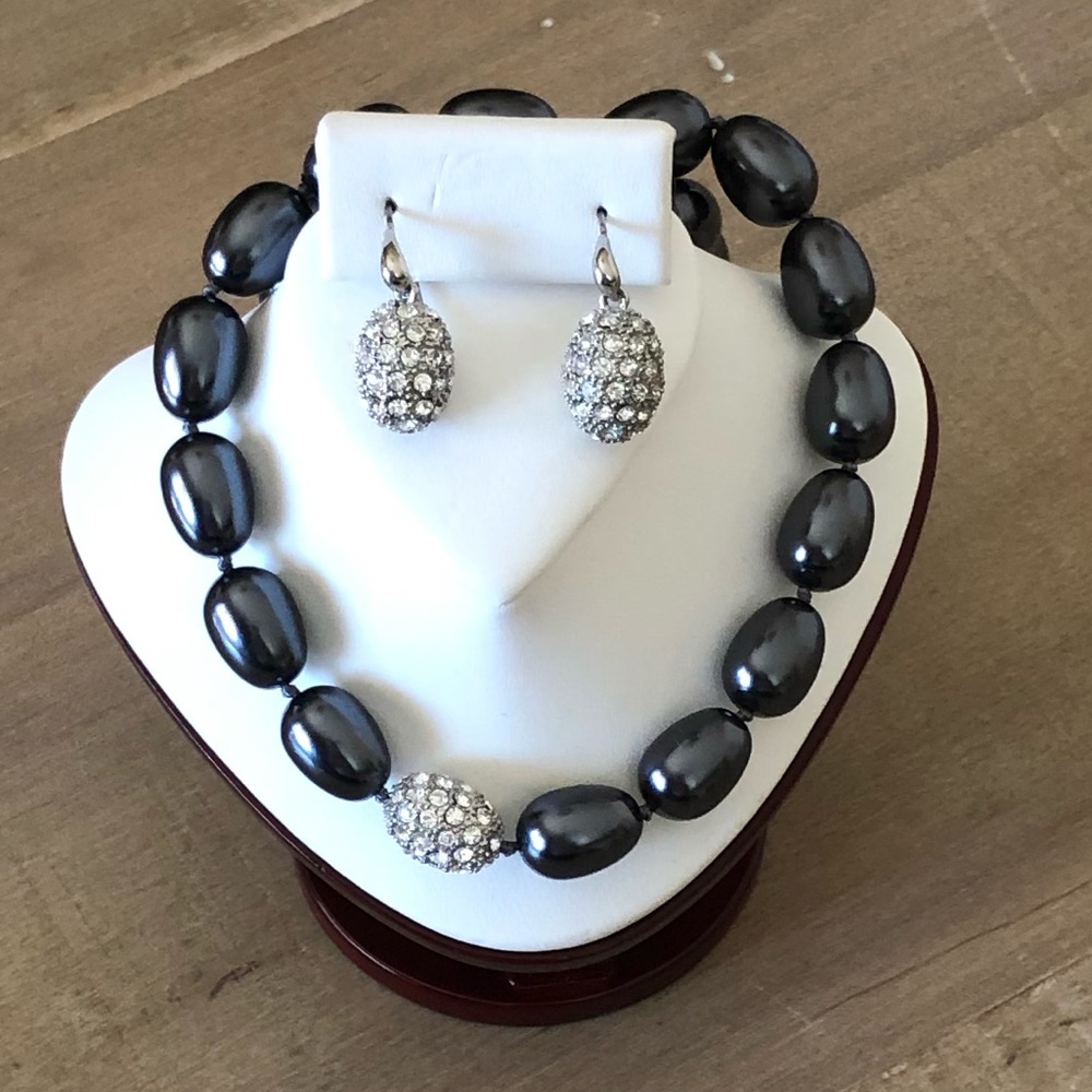 Blue-gray pearl necklace crystal earrings set